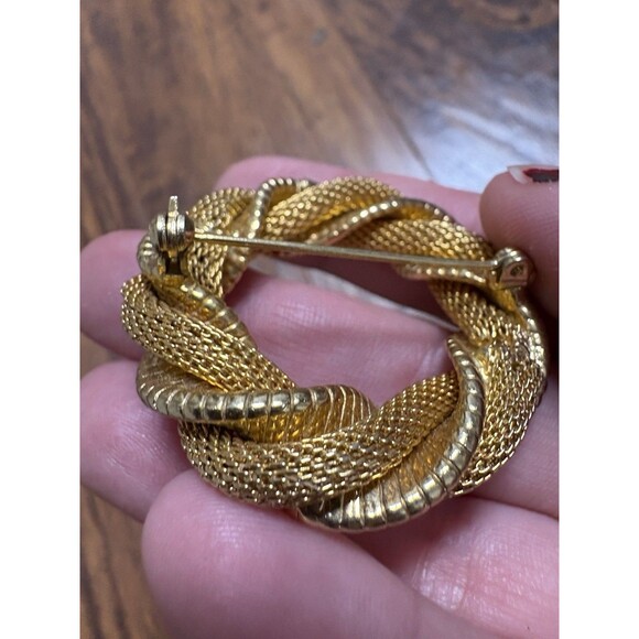 Unique Vintage Gold Tone Twisted Mesh & Metal Circle Pin / Brooch - Picture 6 of 8